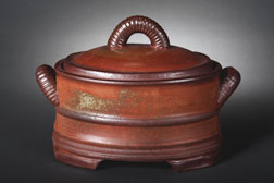 Oval Covered VesselOval Covered Vessel